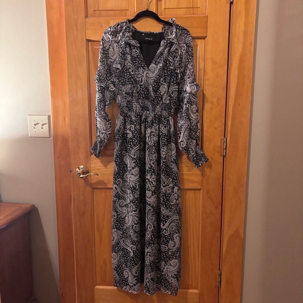 Express Black and White Long Sleeve Dress